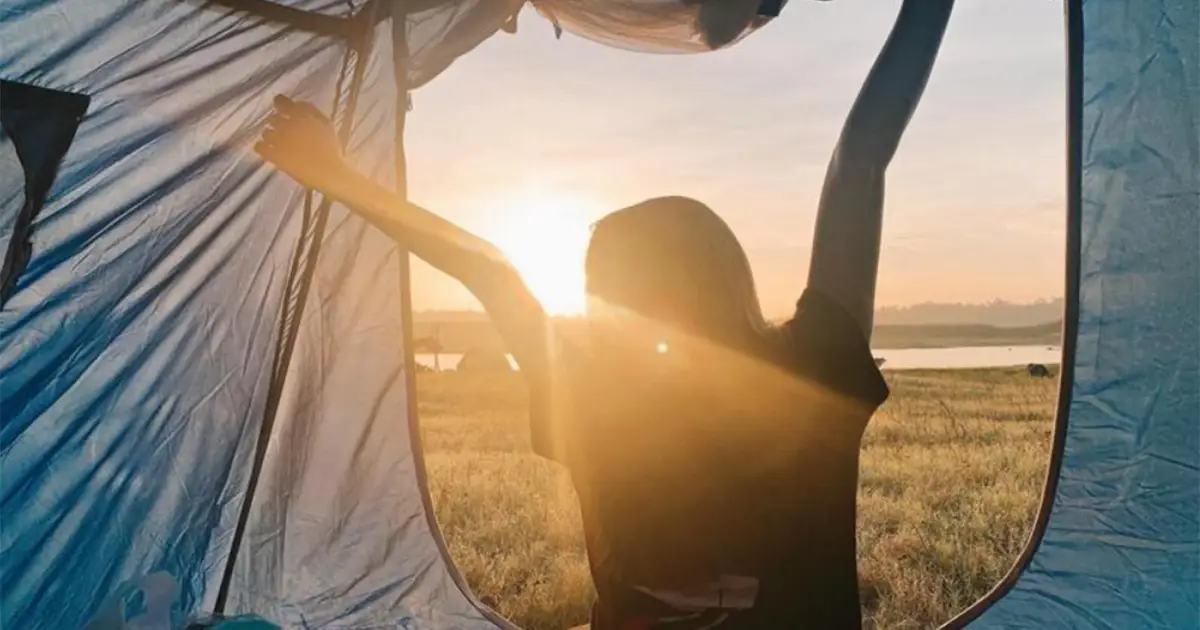 Ngắm bình minh ở hồ Trị An