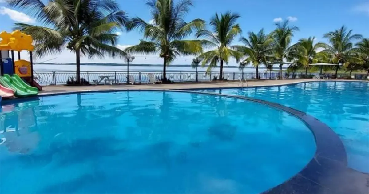 Hồ bơi tại Khu du lịch Đảo Ó