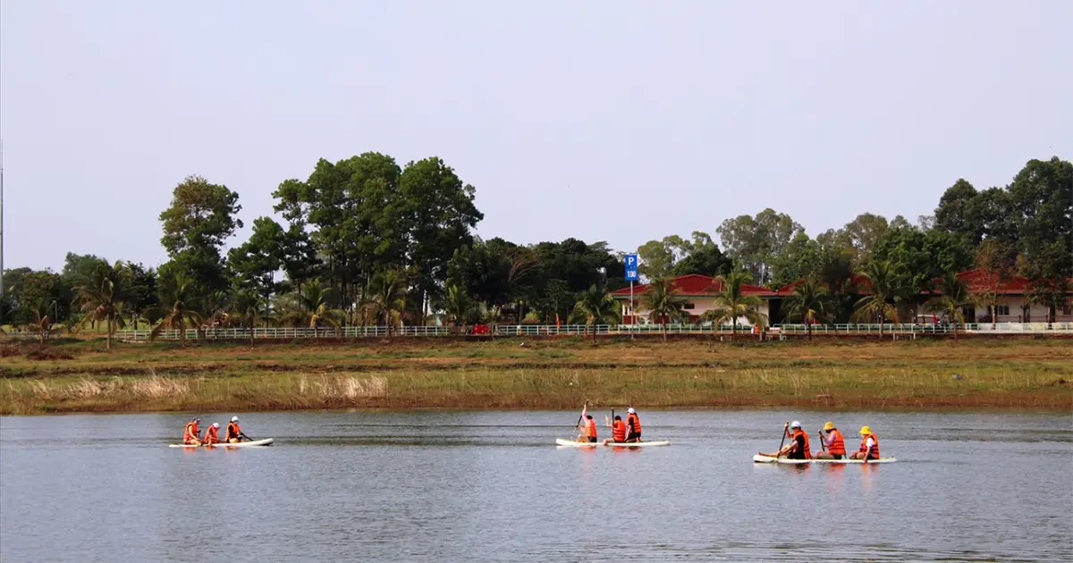 Chèo sup tại Khu du lịch Đảo Ó