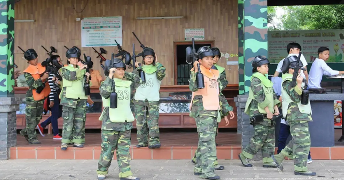 Bắn súng sơn Khu du lịch Vườn Xoài Đồng Nai