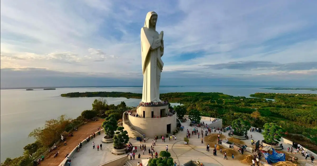 Tượng Đức Mẹ ở Núi Cúi Đồng Nai