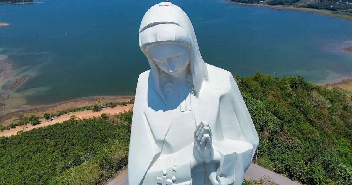 Tượng Đức Mẹ ở Núi Cúi Đồng Nai