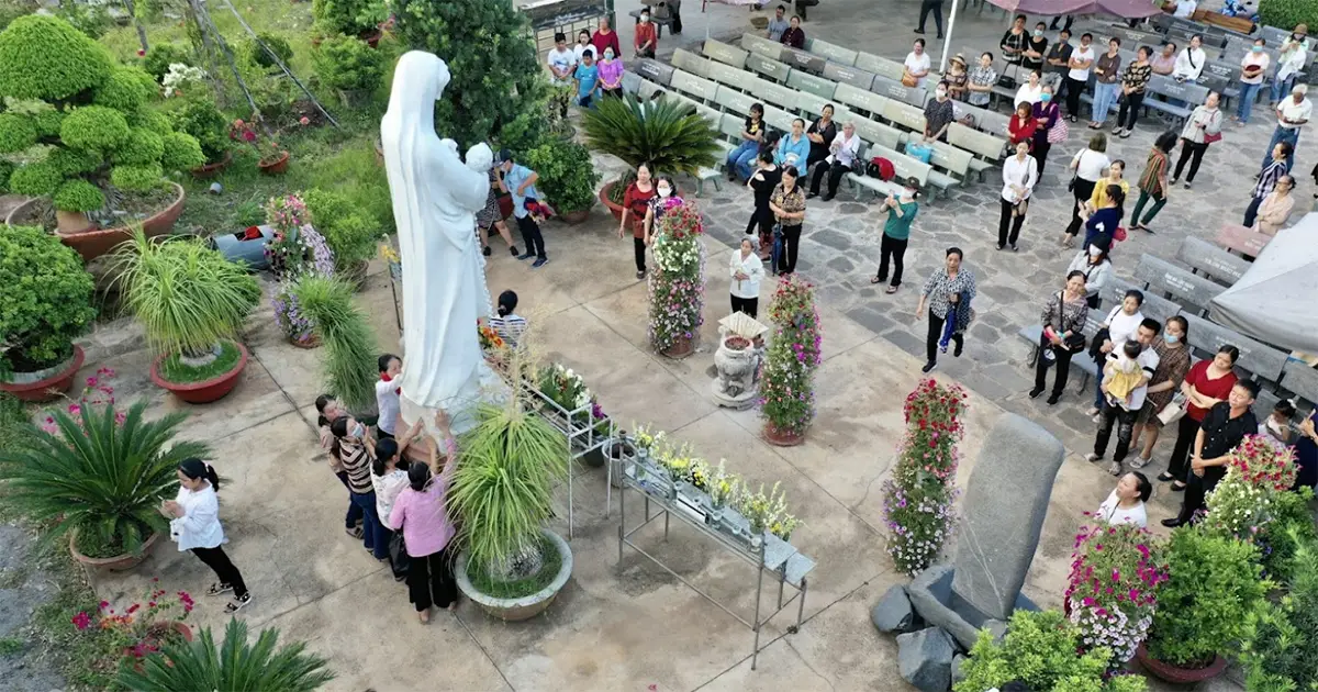 tham quan Tượng Đức Mẹ ở Núi Cúi Đồng Nai