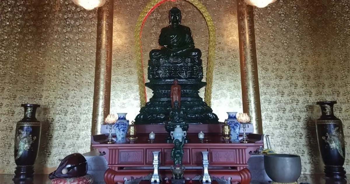 Bức tượng phật Ngọc lớn nhất thế giới tại Chùa Quốc Ân Khải Tường