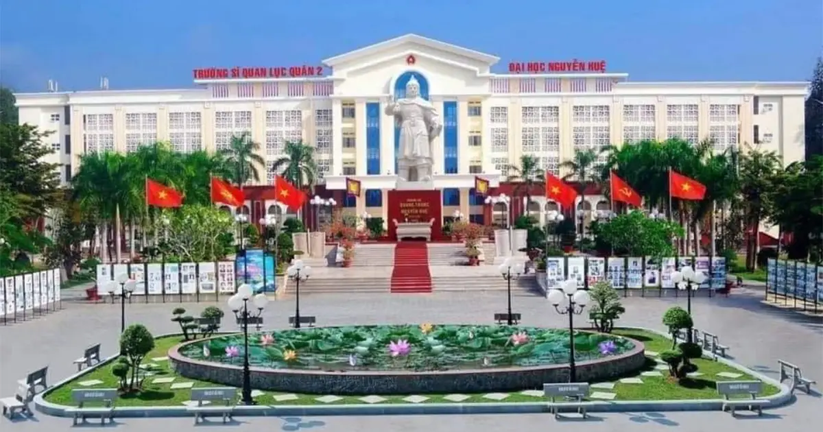 Trường Đại học Nguyễn Huệ
