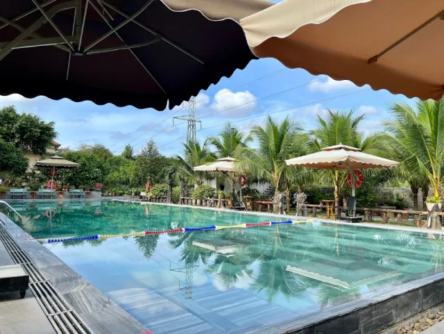 Hồ bơi Boon Long Khánh