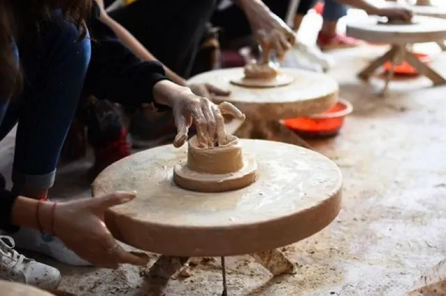 Trải nghiệm tự tay nặn gốm