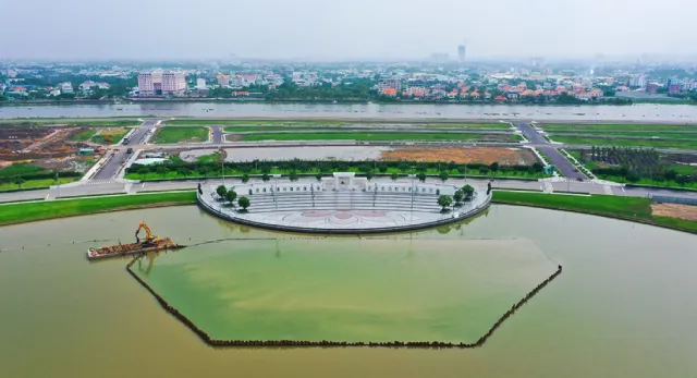 Quảng trường Adamas, Khu đô thị Diamond City